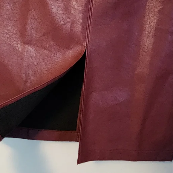 Red Burgundy Vegan Leather Midi Skirt Sleek Slit Sz Small Highwaist - Picture 2 of 7